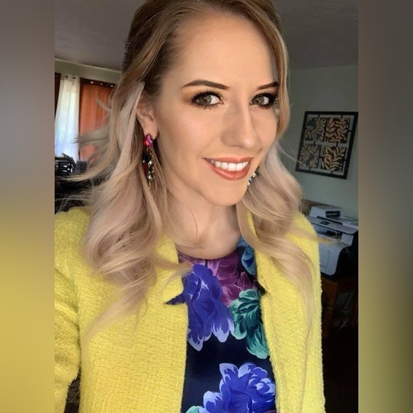 Meet your Posher, Jennifer - Picture 4 of 4